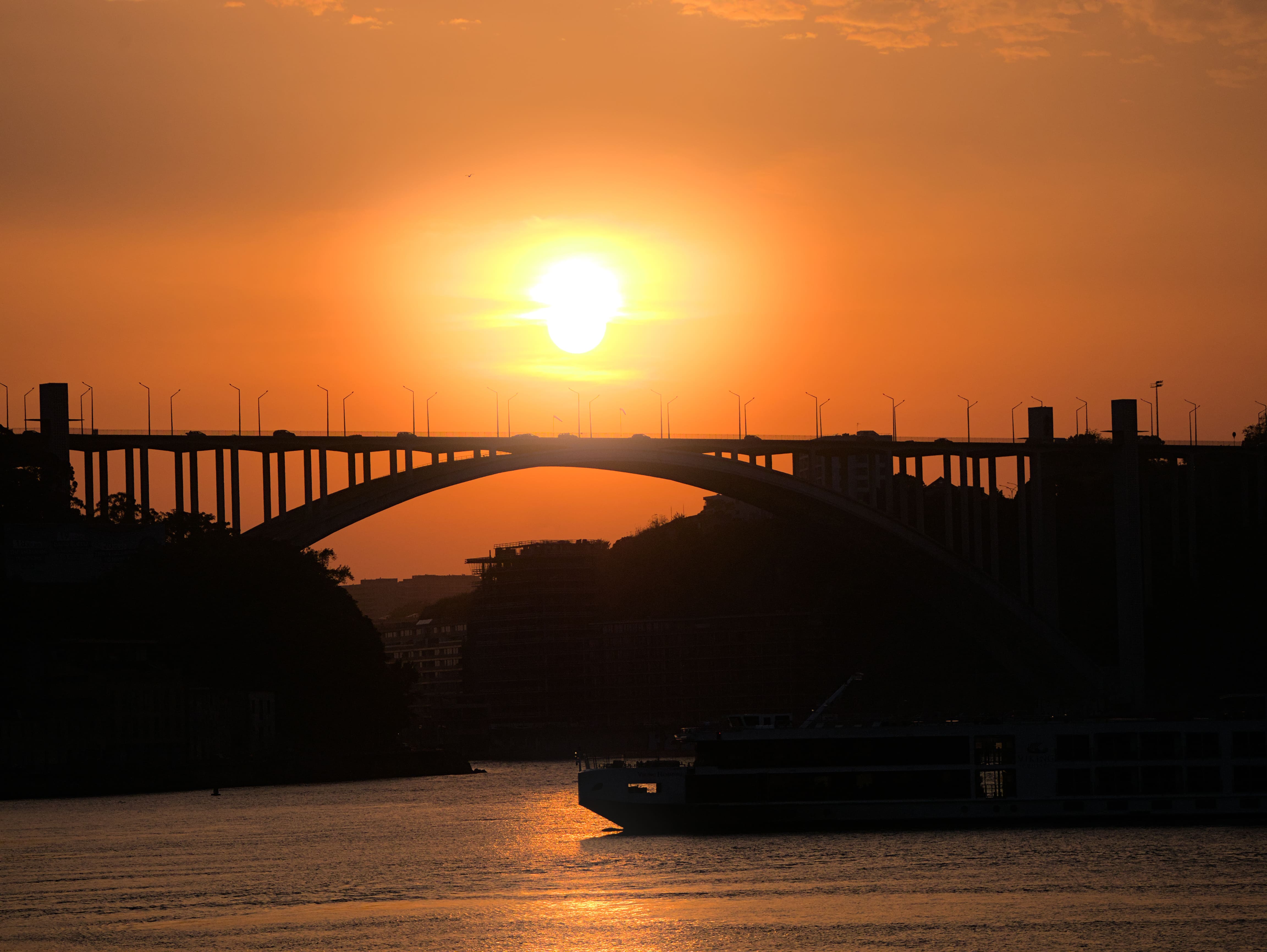 pont au coucher du soleil